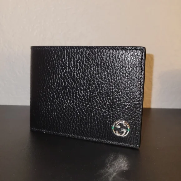①GUCCI Tri-Fold Wallet Interlocking G Interlocking GG Gucci Black Trifold Wallet with Green Interior